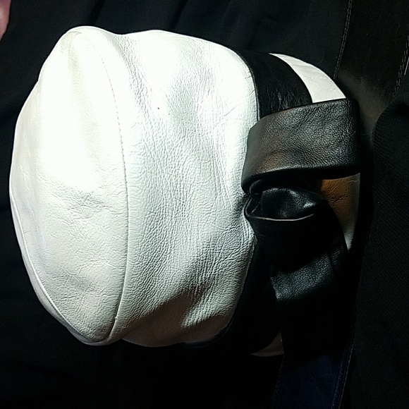 Christian Dior 'Miss Dior' 1960's Vintage Leather White and Black Mod Cloche Hat - Picture 7 of 14